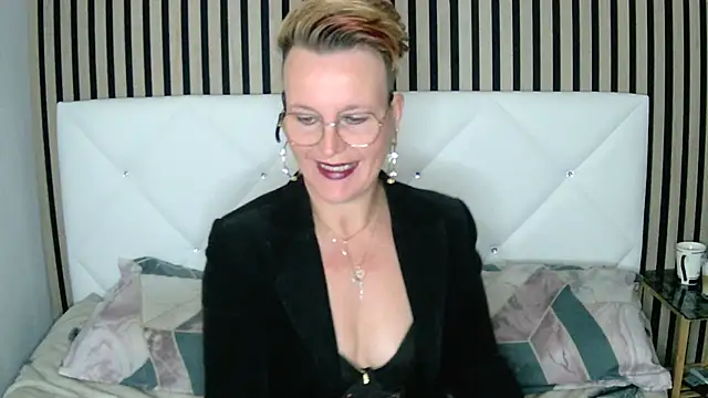 Snapshot of xxNoeliaxx chatting on 12/22/24, 08:16 xxNoeliaxx online show from 12/22/24, 08:16