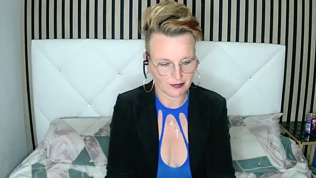 Snapshot of xxNoeliaxx chatting on 01/07/25, 03:02 xxNoeliaxx online show from 01/07/25, 03:02