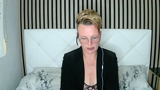 Snapshot of xxNoeliaxx chatting on 01/12/25, 02:09 xxNoeliaxx online show from 01/12/25, 02:09