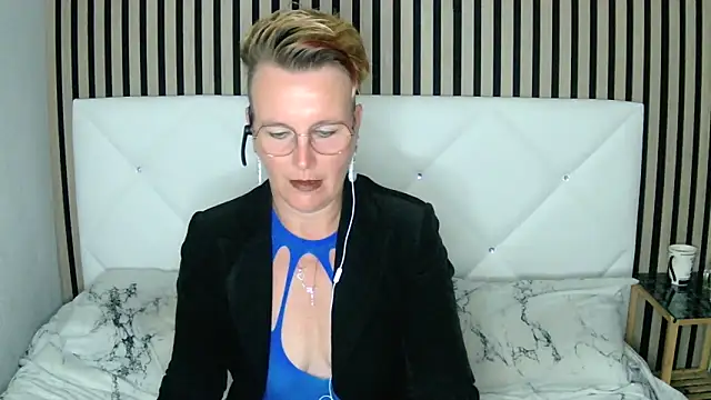 Snapshot of xxNoeliaxx chatting on 01/16/25, 08:00 xxNoeliaxx online show from 01/16/25, 08:00