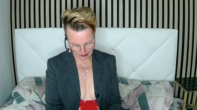 Snapshot of xxNoeliaxx chatting on 02/04/25, 11:16 xxNoeliaxx online show from 02/04/25, 11:16