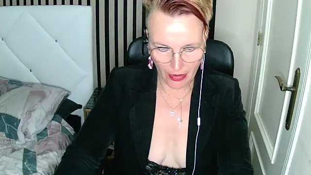 Snapshot of xxNoeliaxx chatting on 03/01/25, 07:41 xxNoeliaxx online show from 03/01/25, 07:41