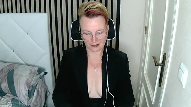 Snapshot of xxNoeliaxx chatting on 03/14/25, 08:32 xxNoeliaxx online show from 03/14/25, 08:32