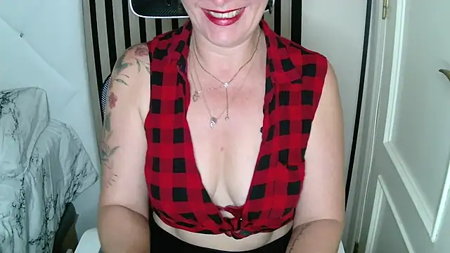 Snapshot of xxNoeliaxx chatting on 09/21/25, 07:54 xxNoeliaxx online show from 09/21/25, 07:54