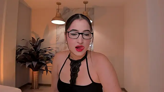 Snapshot of DominiqueVega chatting on 07/15/26, 09:09 DominiqueVega online show from 07/15/26, 09:09