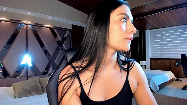 Snapshot of carina_rossi chatting on 01/28/25, 11:38 carina rossi online show from 01/28/25, 11:38