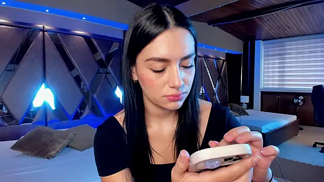 Snapshot of carina_rossi chatting on 02/01/25, 12:37 carina rossi online show from 02/01/25, 12:37
