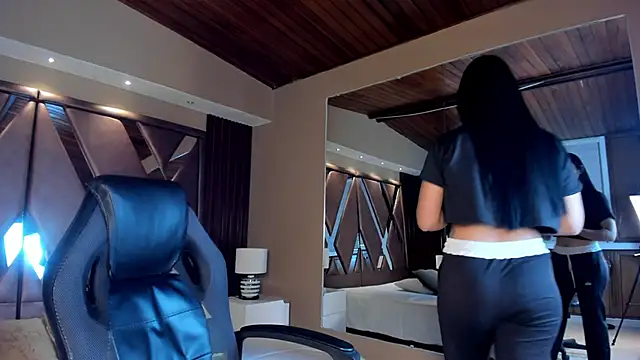 Snapshot of carina_rossi chatting on 02/11/25, 11:32 carina rossi online show from 02/11/25, 11:32
