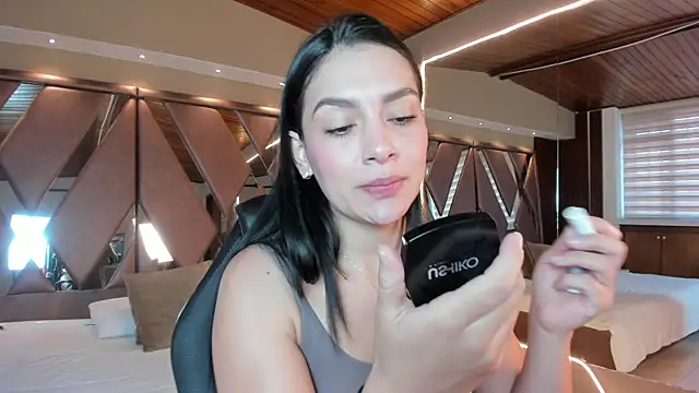 Snapshot of carina_rossi chatting on 09/22/25, 12:18 carina rossi online show from 09/22/25, 12:18