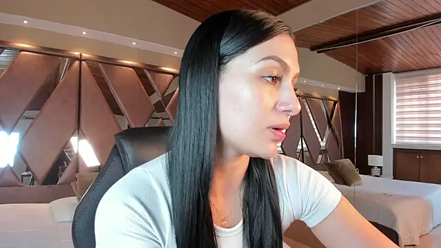 Snapshot of carina_rossi chatting on 10/02/25, 12:45 carina rossi online show from 10/02/25, 12:45