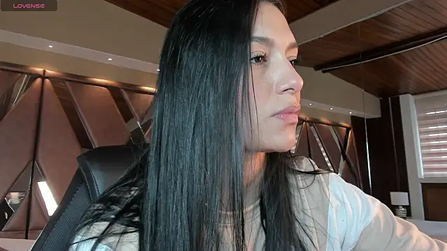 Snapshot of carina_rossi chatting on 10/14/25, 12:17 carina rossi online show from 10/14/25, 12:17