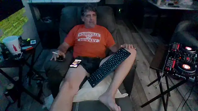 Snapshot of lateniter chatting on 09/16/25, 04:13 lateniter online show from 09/16/25, 04:13