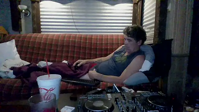 Snapshot of lateniter chatting on 11/29/25, 11:13 lateniter online show from 11/29/25, 11:13