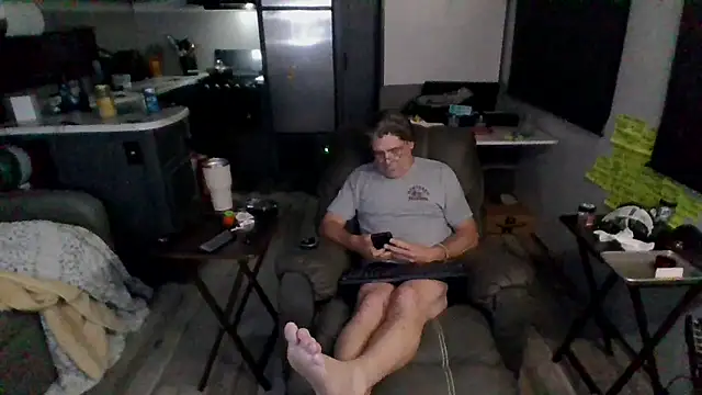 Snapshot of lateniter chatting on 02/17/26, 01:57 lateniter online show from 02/17/26, 01:57