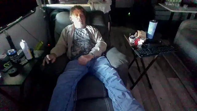 Snapshot of lateniter chatting on 03/13/26, 10:27 lateniter online show from 03/13/26, 10:27