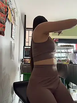 LittleDoll    online show from 04/25/26, 02:36