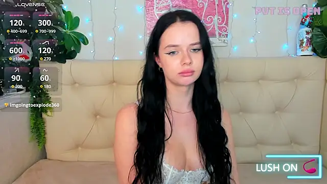 Snapshot of Lori__Hell chatting on 02/19/25, 05:38 Lori Hell online show from 02/19/25, 05:38