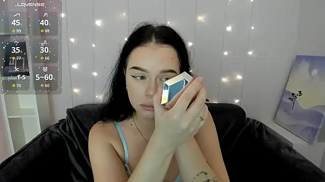 Lori  Hell online show from 11/03/25, 02:24