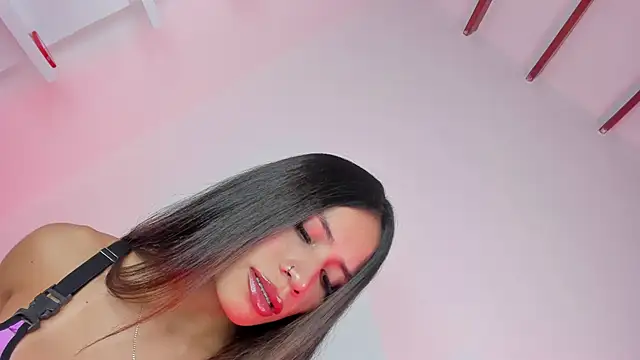 Snapshot of Sweet__giirl chatting on 10/17/25, 12:01 Sweet giirl online show from 10/17/25, 12:01