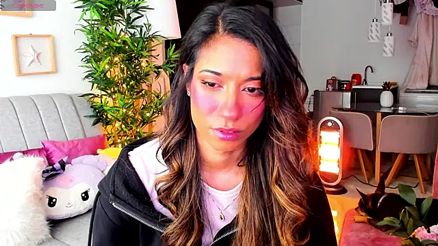 Snapshot of Issa_cooper chatting on 01/11/25, 09:15 Issa cooper online show from 01/11/25, 09:15