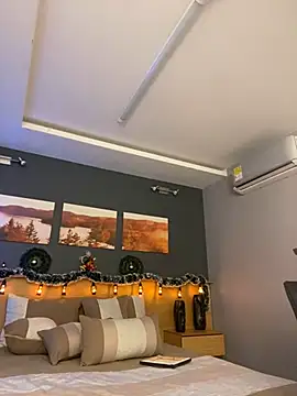 LiliJones  online show from 12/09/24, 07:39