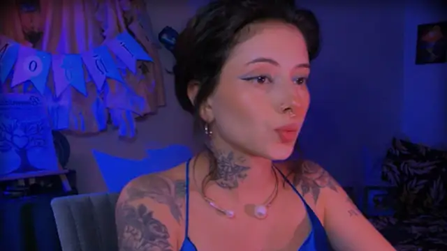 Snapshot of LiliJones_ chatting on 04/01/26, 07:44 LiliJones online show from 04/01/26, 07:44