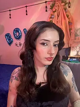 Snapshot of LiliJones_ chatting on 04/11/26, 07:18 LiliJones online show from 04/11/26, 07:18