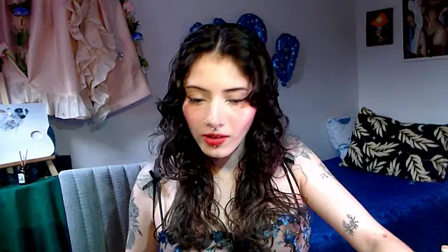 Snapshot of LiliJones_ chatting on 05/02/26, 10:04 LiliJones online show from 05/02/26, 10:04