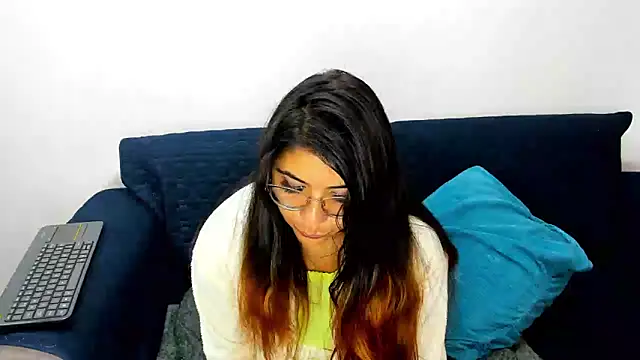 Luna Dumont online show from 02/17/25, 09:13