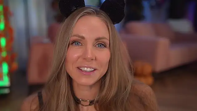 Snapshot of eva_fashionista chatting on 10/29/25, 06:20 eva fashionista online show from 10/29/25, 06:20