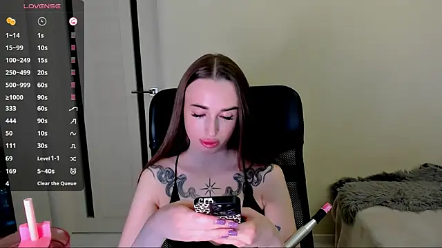 Snapshot of Kimmberr chatting on 01/15/26, 02:27 Kimmberr online show from 01/15/26, 02:27