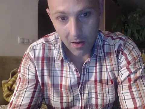 Snapshot of Piter9023 chatting on 07/13/26, 01:19 Piter9023 online show from 07/13/26, 01:19