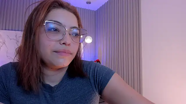 Snapshot of Dollar-girl chatting on 05/14/26, 12:39 Dollar-girl online show from 05/14/26, 12:39