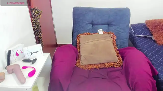 Snapshot of harly__queen chatting on 12/07/24, 01:29 harly queen online show from 12/07/24, 01:29