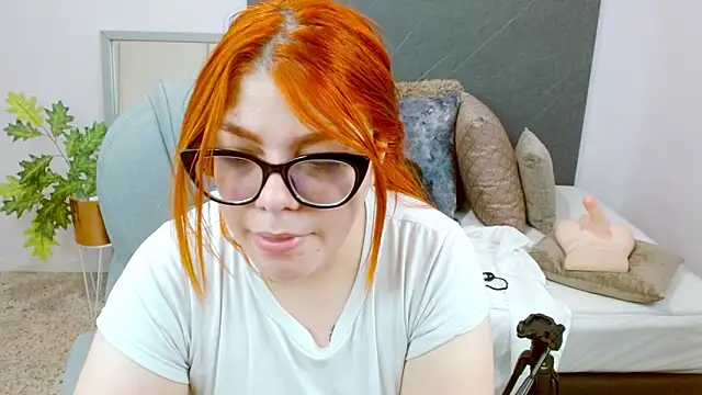 Snapshot of lucie_nicolls chatting on 12/09/24, 10:41 lucie nicolls online show from 12/09/24, 10:41