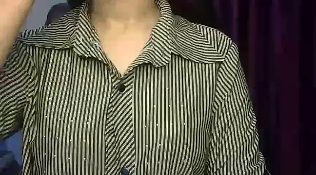 Snapshot of Karnaa_vail chatting on 01/08/25, 04:44 Karnaa vail online show from 01/08/25, 04:44