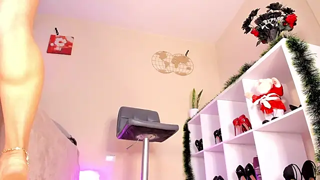 Itzeldreams online show from 12/26/24, 01:10