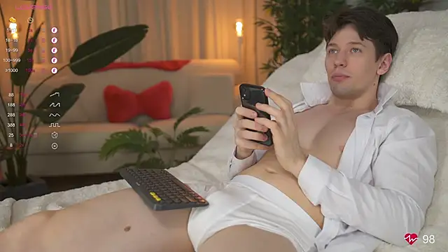 Snapshot of tommyjoyer chatting on 03/21/25, 03:13 tommyjoyer online show from 03/21/25, 03:13