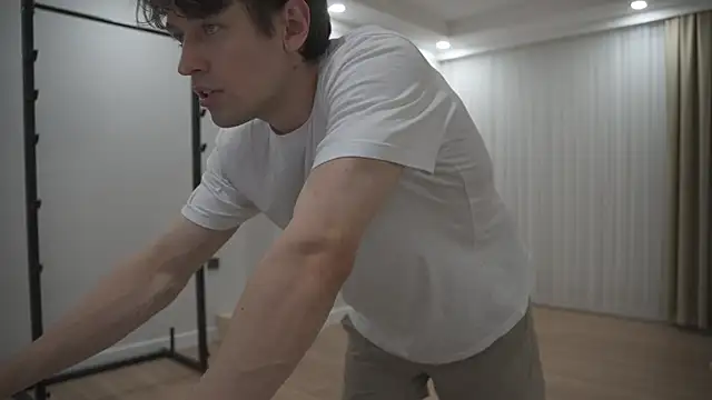 Snapshot of tommyjoyer chatting on 11/08/25, 12:05 tommyjoyer online show from 11/08/25, 12:05