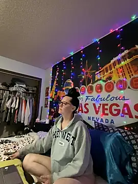 SidneyRaee online show from 12/26/24, 06:43