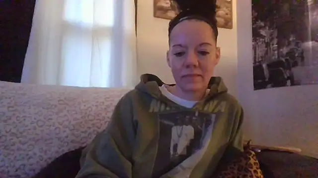 SidneyRaee online show from 11/02/25, 03:14