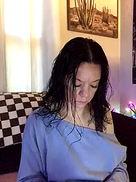 SidneyRaee online show from 11/12/25, 05:13