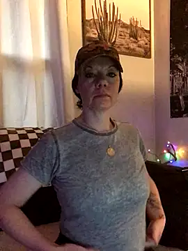 SidneyRaee online show from 11/18/25, 04:44