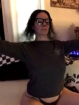 SidneyRaee online show from 12/03/25, 04:16