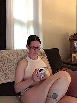 Snapshot of SidneyRaee chatting on 05/21/26, 03:52 SidneyRaee online show from 05/21/26, 03:52