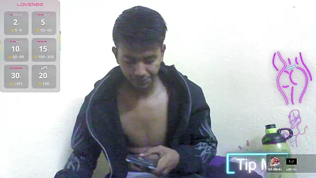 Snapshot of just_fucks chatting on 12/17/25, 07:20 just fucks online show from 12/17/25, 07:20