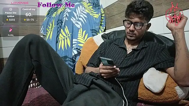 Snapshot of just_fucks chatting on 07/13/26, 01:47 just fucks online show from 07/13/26, 01:47