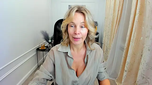 Sinty Devis online show from 06/19/26, 04:17