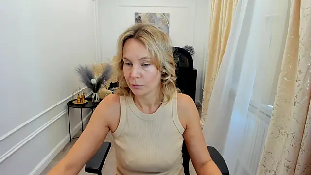 Sinty Devis online show from 06/23/26, 04:21