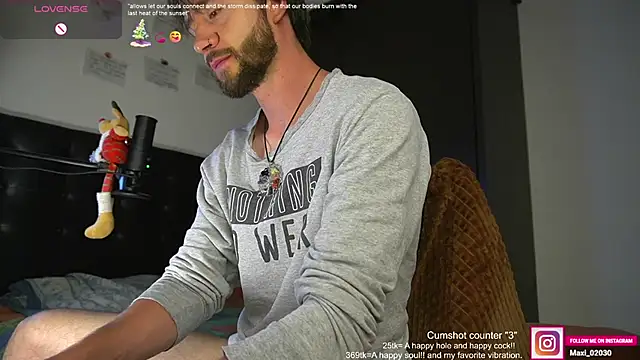 Snapshot of just_maxii chatting on 12/23/24, 11:17 just maxii online show from 12/23/24, 11:17